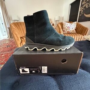 Sorel Black Winter Boots with White Sole